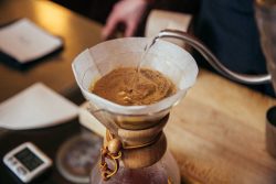 Brew_Guide-Chemex-Step04